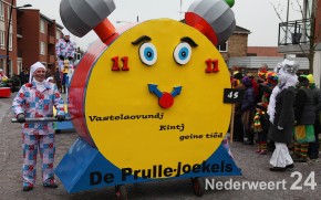 Carnavalsoptocht V.V. de Pinmaekers Nederweert 2013 1223