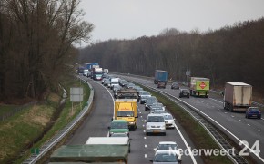 Ongeval Fennek legervoertuig met personenauto A2