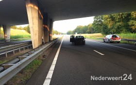 Auto spint op A2 bij Nederweert 3282
