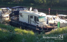 Camperboot in passantenhaven Nederweert