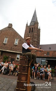 2013-08-08 Straat Theater Nederweert Kerk 072