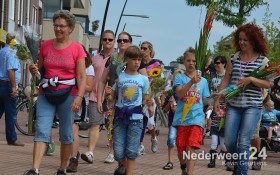 Intocht wandelvierdaagse Nederweert op Raadhuisplein