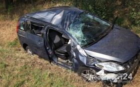 Ongeval A2 Auto in de sloot. Een persoon bekneld