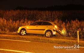 Auto in de sloot naast de N280 bij Kelpen-Oler