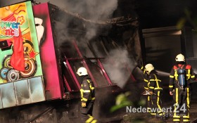 Kermis aanhanger brand volledig uit op de Hoolstraat in Weert