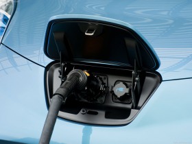 Nissan-LEAF_2011_1024x768_wallpaper_59[1]