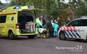 Auto en fietser in botsing Narcisstraat Weert Boshoven