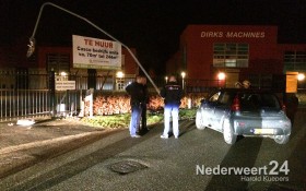2013-11-29 Vrouw gewond bij aanrijding lantaarnpaal Nederweert 2442