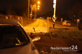 Auto vliegt op rotonde Nederweert 9