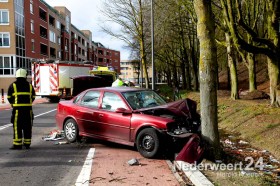 Ongeval Kerkstraat auto tegen boom Weert