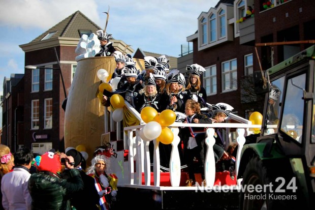 Optocht Nederweert 2014 Pinmaekers