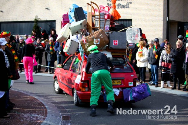 Optocht Nederweert 2014 Pinmaekers