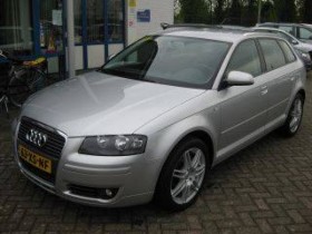 grijze audi A3 Leveroy
