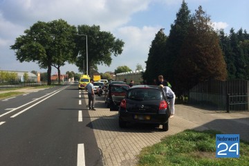 Kettingbotsing Roermondseweg Weert met vijf auto's