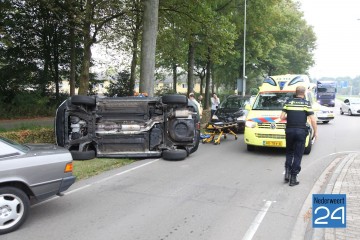 Auto op de kop Ringbaan Noord Gouverneurlaan Weert