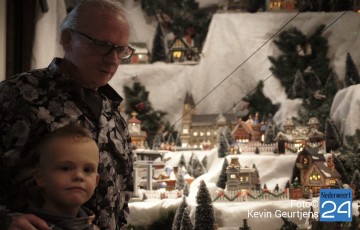 Jac laenen met kleinkind Jay