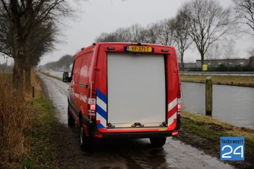 Kat in kanaal Noordervaart 2664