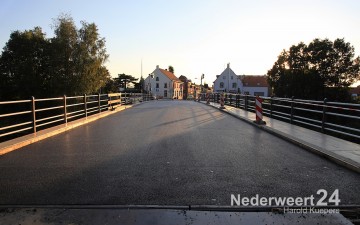 Brug 15 geasfalteerd