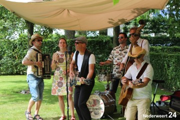 The Hot Buskers optreden Buitencentrum De Pelen