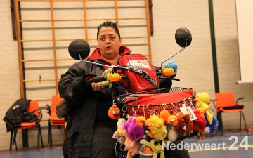 Scootmobiel training Nederweert Gisteren werd voor de tweede keer een scootmobieltraining gegeven in sporthal "De Bengele" in Nederweert.