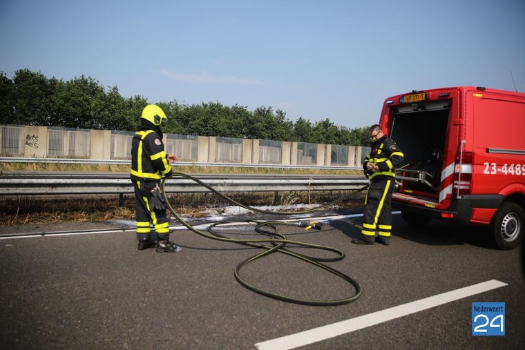 Brand middenberm A2 Nederweert 4726