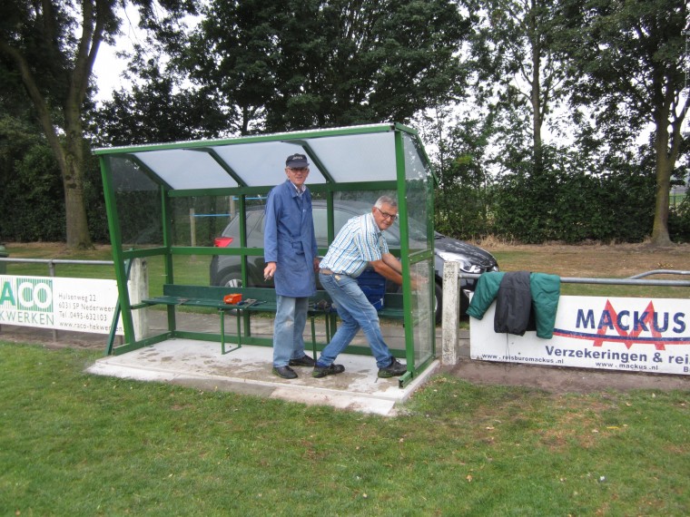 Nieuwe dug-outs  Eindse Boys