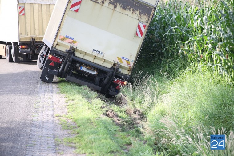 vrachtwagen in de sloot ospel 5401