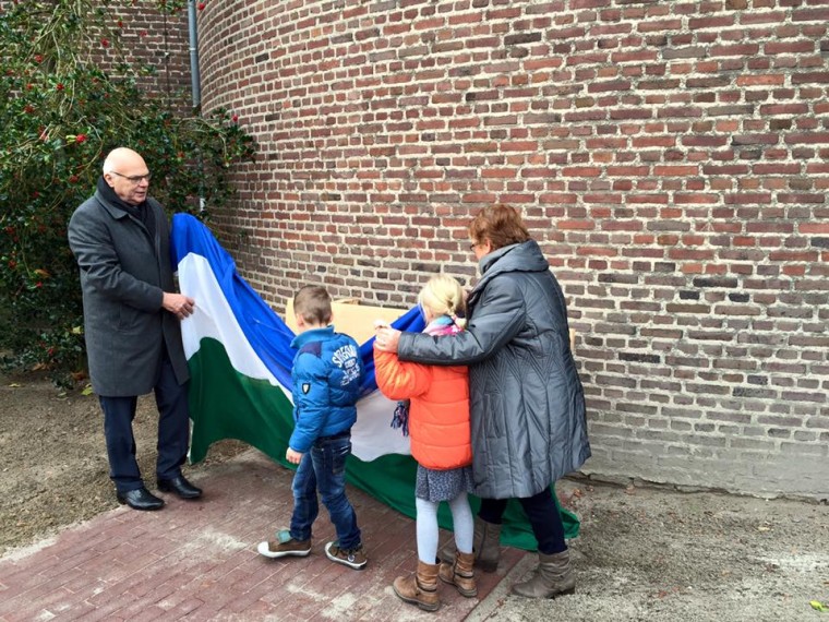 bankje voor Frans Kunstjes 1