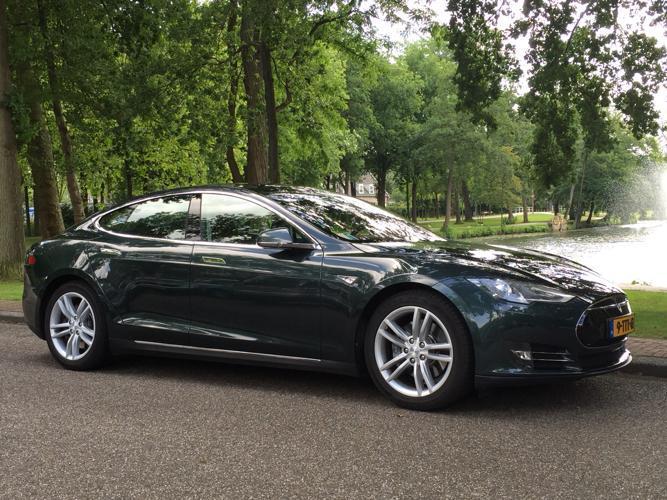 Tesla gestolen model S groen