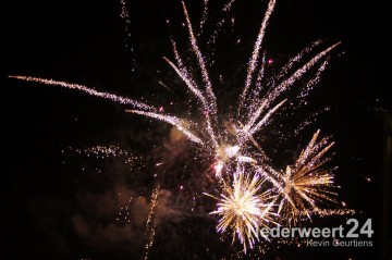 Vuurwerk tijdens opening Brug 15 en Kermis Nederweert