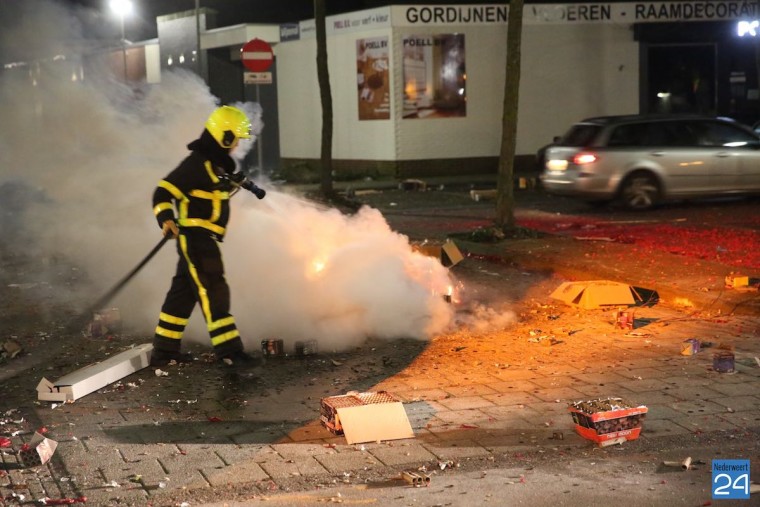 Brandweer vuurwerk nederweert 3