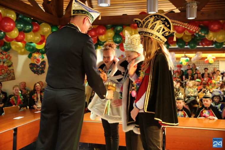 Jeugd sleuteloverdracht carnaval Nederweert 2016-68