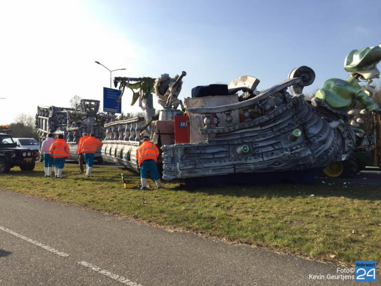 ongeluk Carnavalswagen Nederweert-3