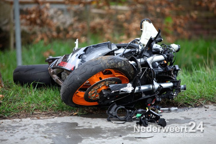 Ongeval Roermondseweg tussen fietser en motor. Fietser overleden