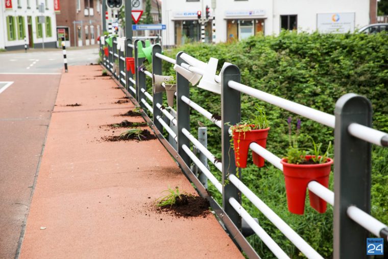 Bloembakken Brug 15 Nederweert-1