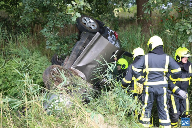 Ongeval A2 auto over de kop-6