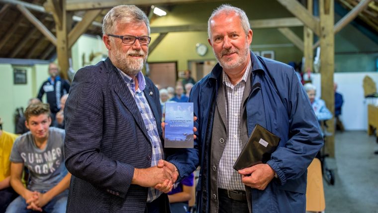 herdenking-en-een-tweetalig-boekje-in-de-groote-peel-2016-47-foto-rob-fritsen-siris-jpga