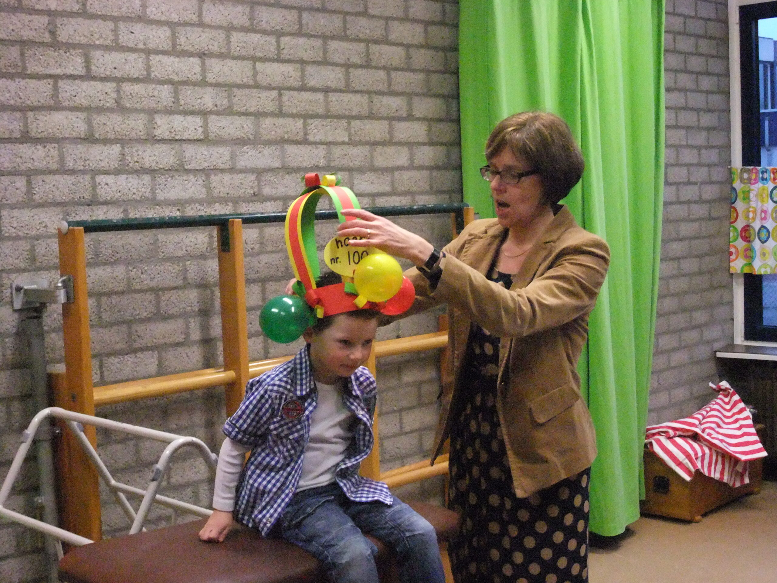 Ward van Nieuwenhoven 100e leerling basisschool Budschop