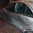 Auto knalt tegen geparkeerde auto St. Rochusstraat en rijdt door