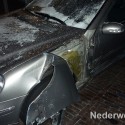 Auto knalt tegen geparkeerde auto St. Rochusstraat en rijdt door