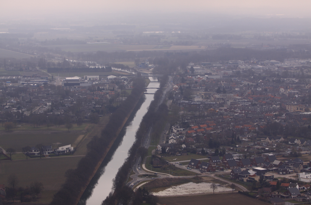 Ultra-light boven Nederweert vanaf Budel