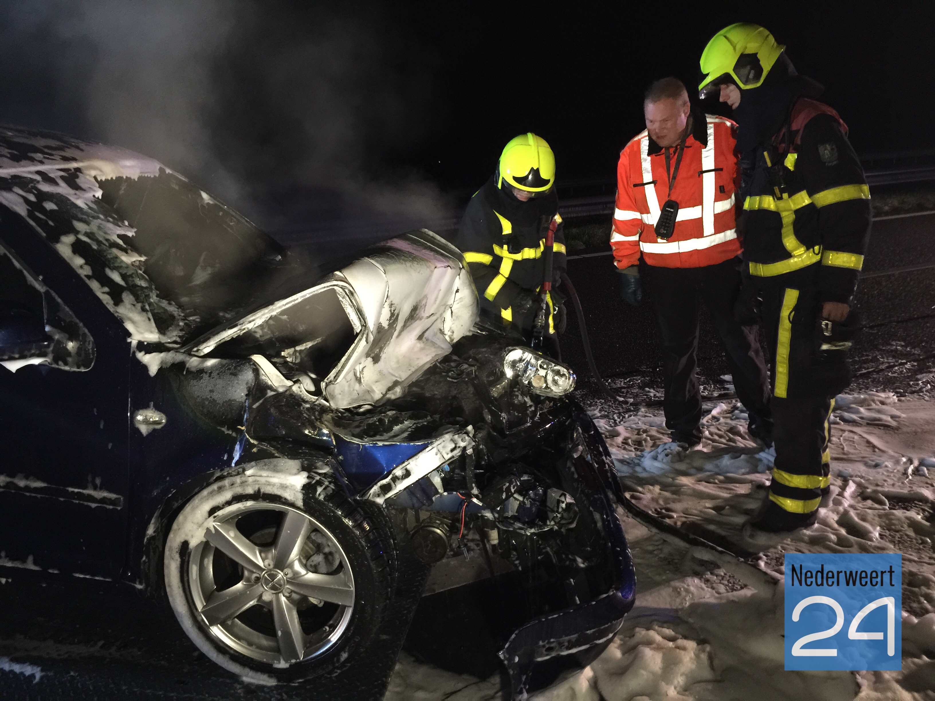 Auto in brand na ongeval A2 Nederweert24