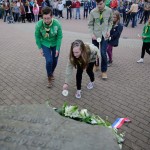 Pastoor Koumans dodenherdenking bloemen