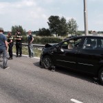 Auto botst tegen motorrijder