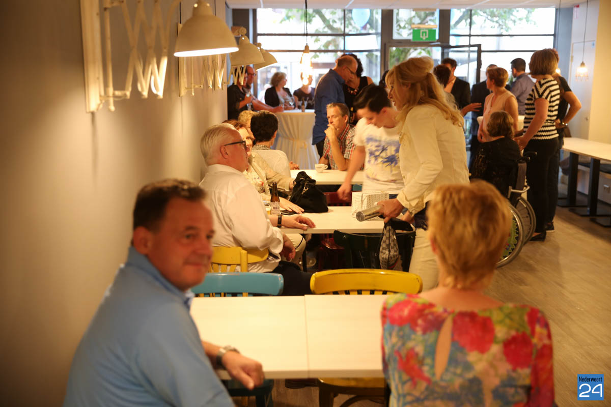 Jennifer gaat werken bij heropende Brownies & downieS Weert Nederweert24