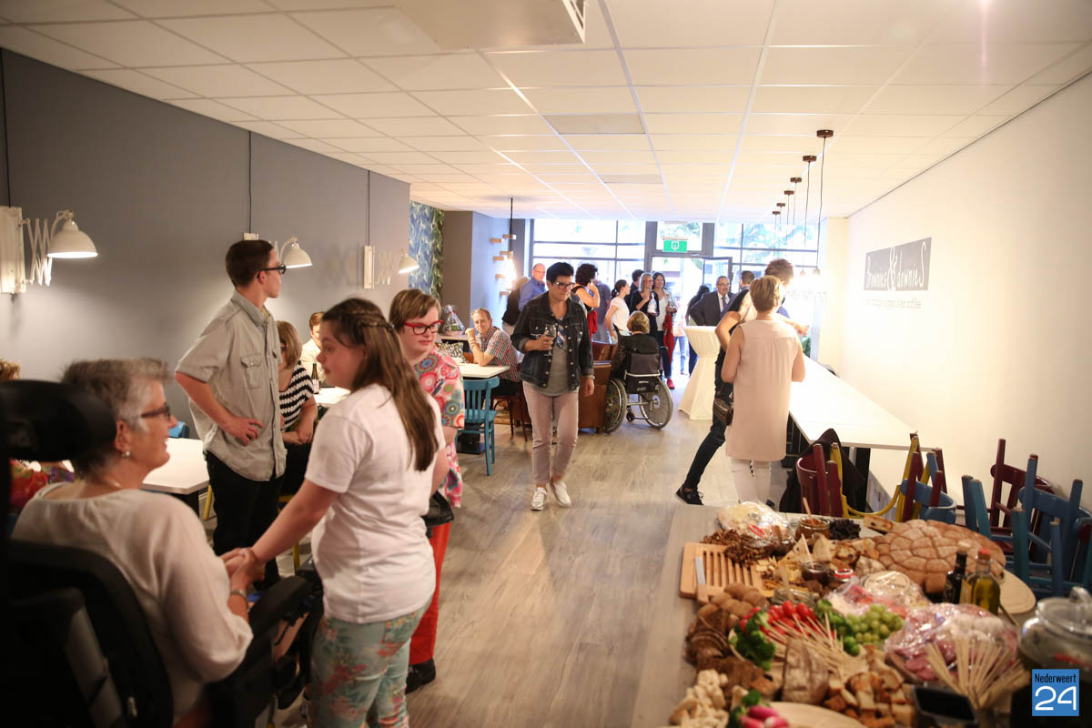 Jennifer gaat werken bij heropende Brownies & downieS Weert Nederweert24