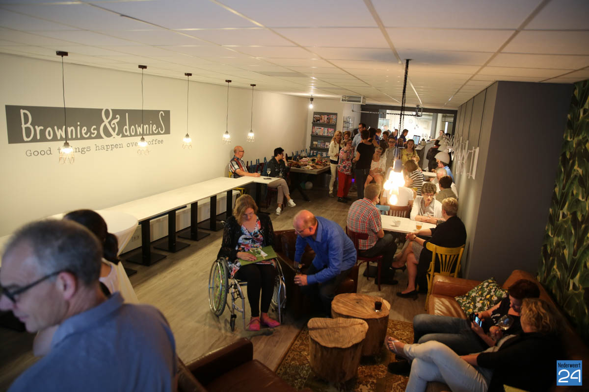 Jennifer gaat werken bij heropende Brownies & downieS Weert Nederweert24