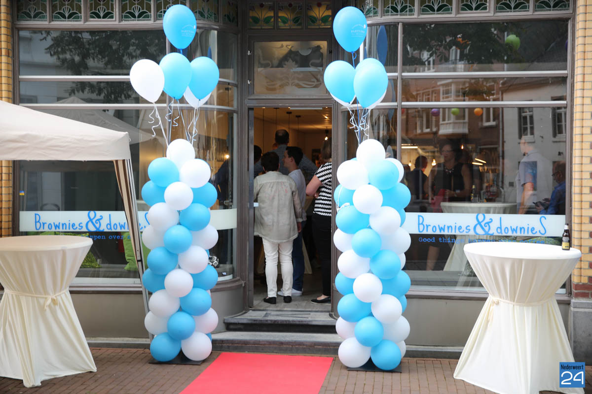 Jennifer gaat werken bij heropende Brownies & downieS Weert Nederweert24