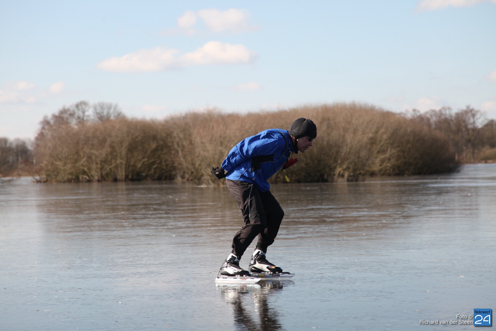Eerste schaatsers op de Banen LET OP het ijs is NIET veilig Nederweert24
