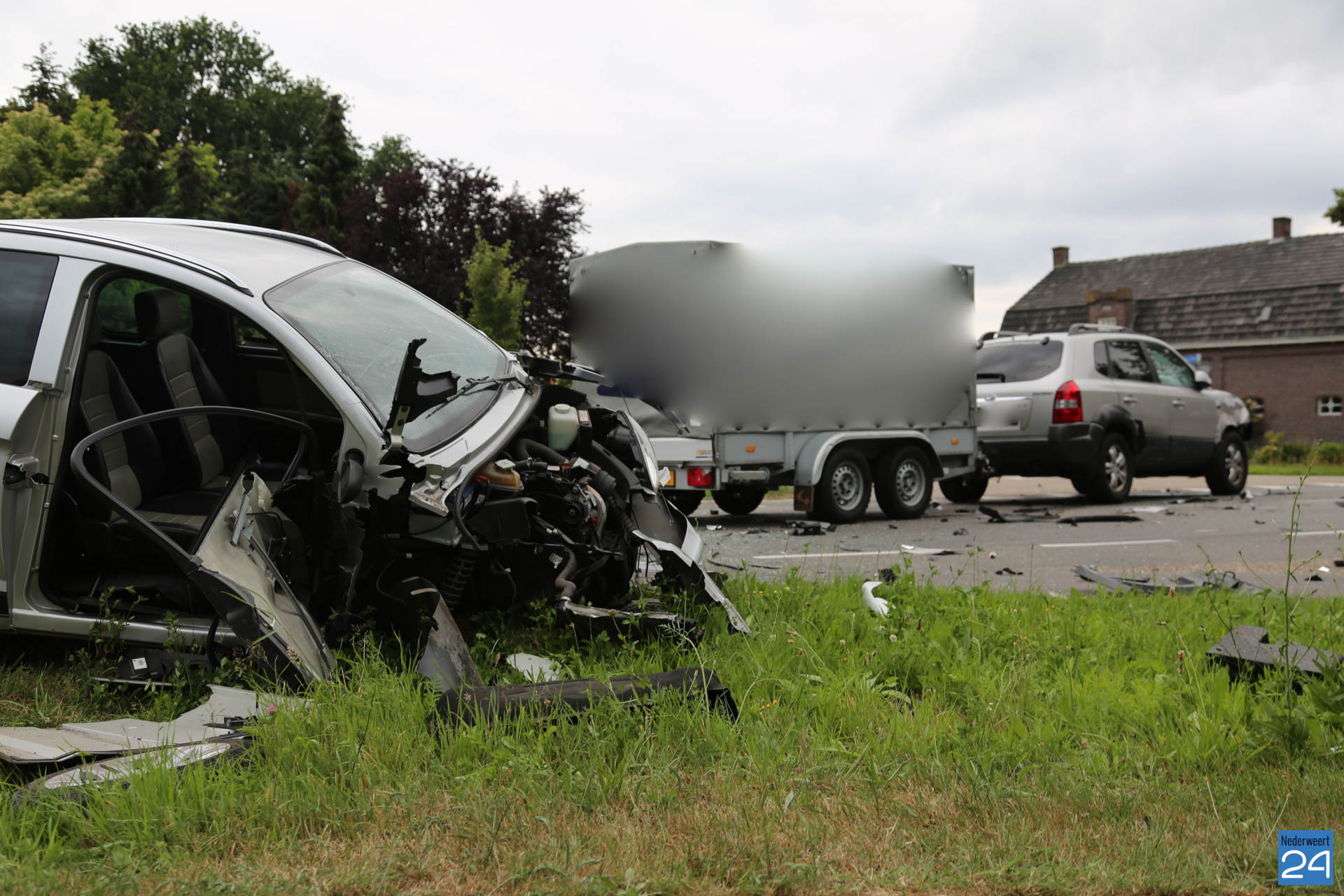 Grote schade bij ongeval op de Hoofstraat